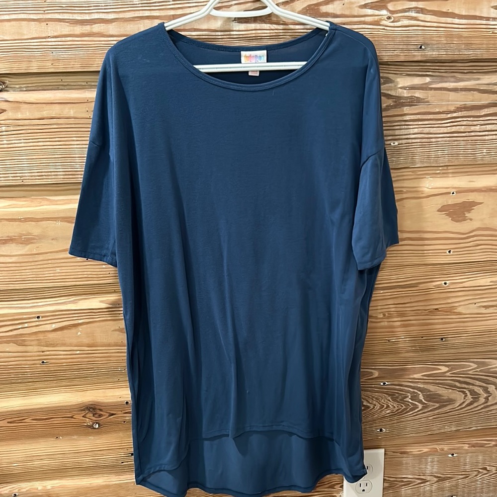 Lularoe women’s top
